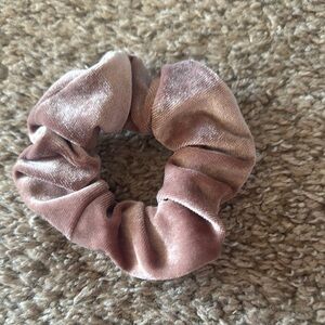Velvet Scrunchie in blush pink